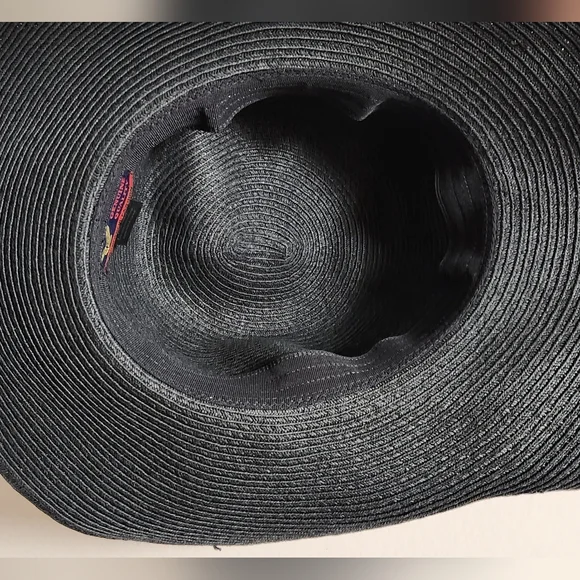 Elegant Black Wide-Brimmed Hat - Picture 4 of 6